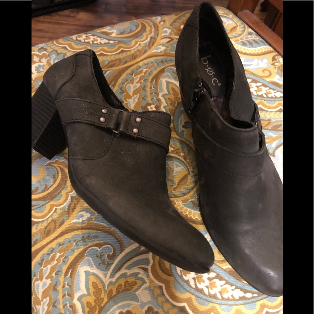 B.O.C. By Born black distressed leather booties size 8.5